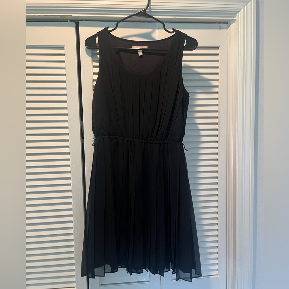 Banana Republic Black Sleeveless Pleated Dress